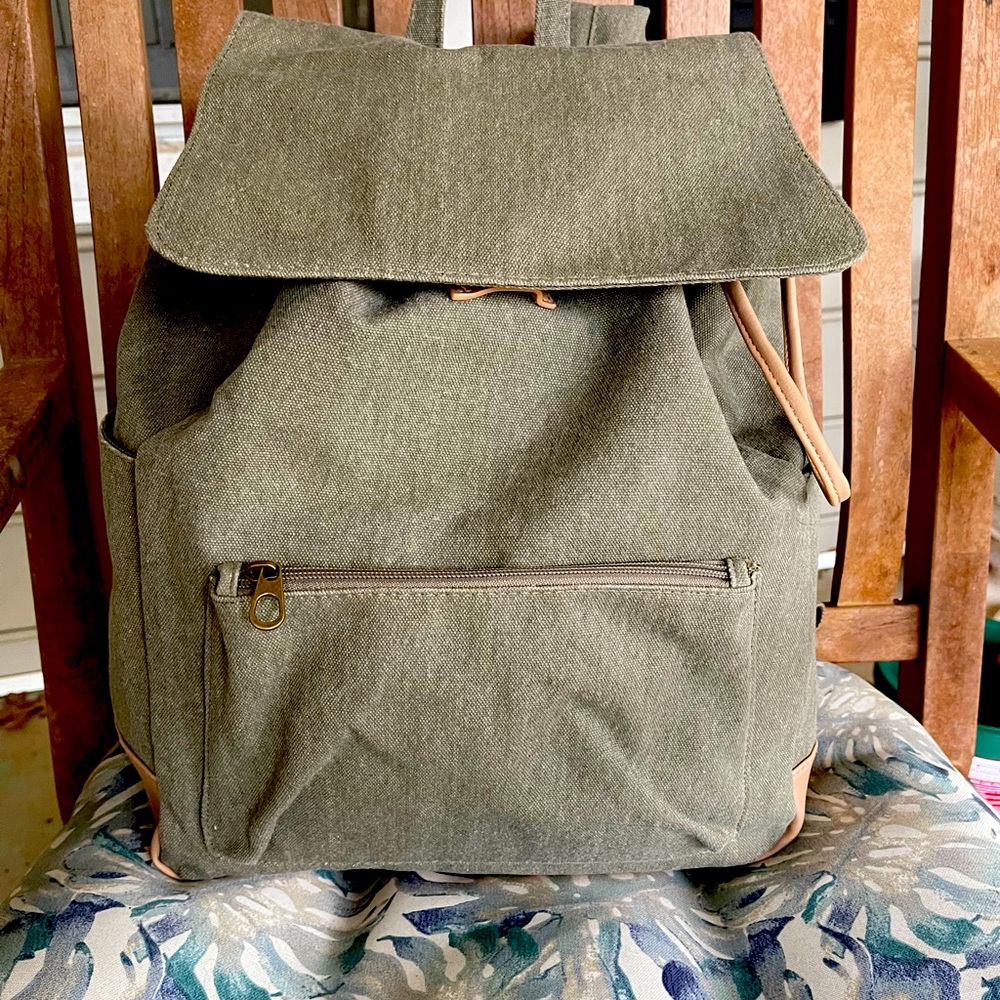 NWOT Cinch Flap Top BackPack Rucksack